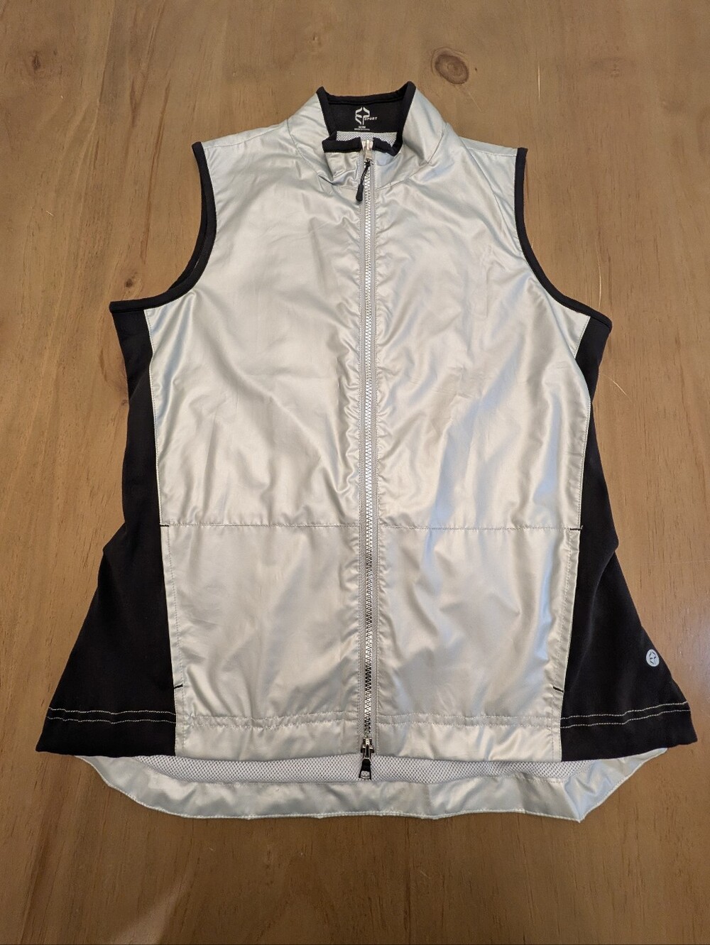 EP Sport Golf Reflective Silver & Black Sleeveless Vest Lightweight Size Medium